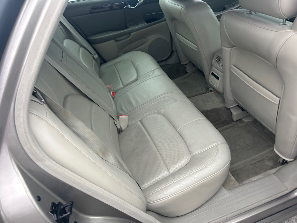 2002 Cadillac DeVille Image 6