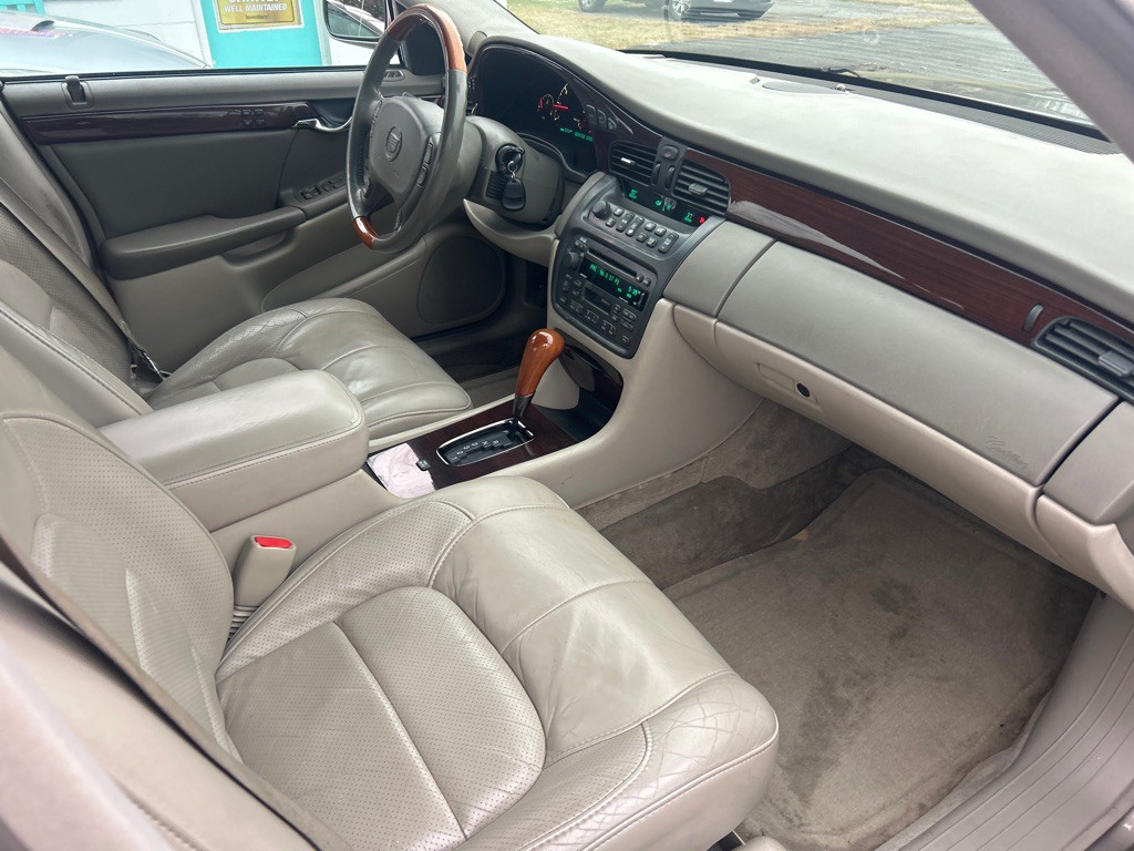 2002 Cadillac DeVille Image 7