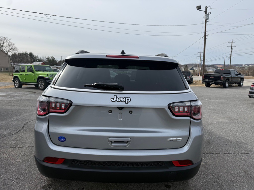 2022 Jeep Compass Image 3