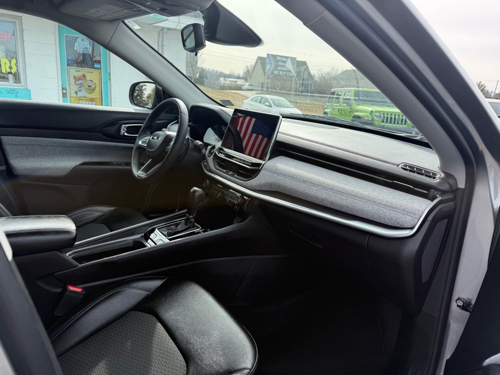 2022 Jeep Compass Image 11