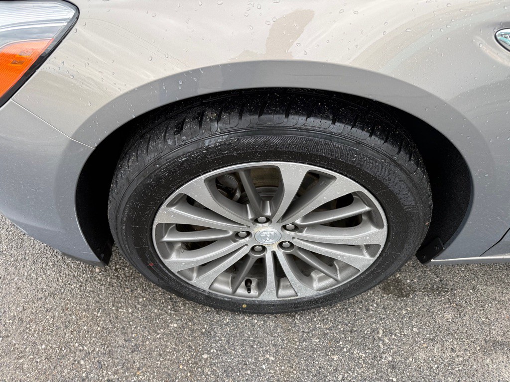 2017 Buick Lacrosse Image 7