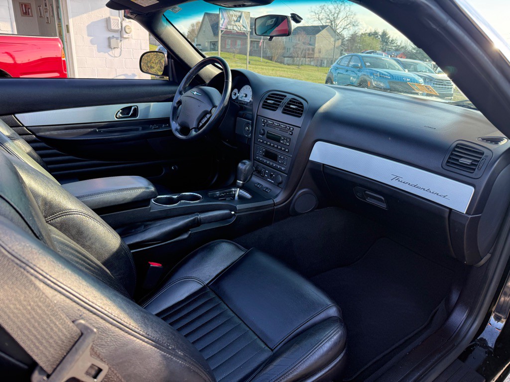 2004 Ford Thunderbird Image 8