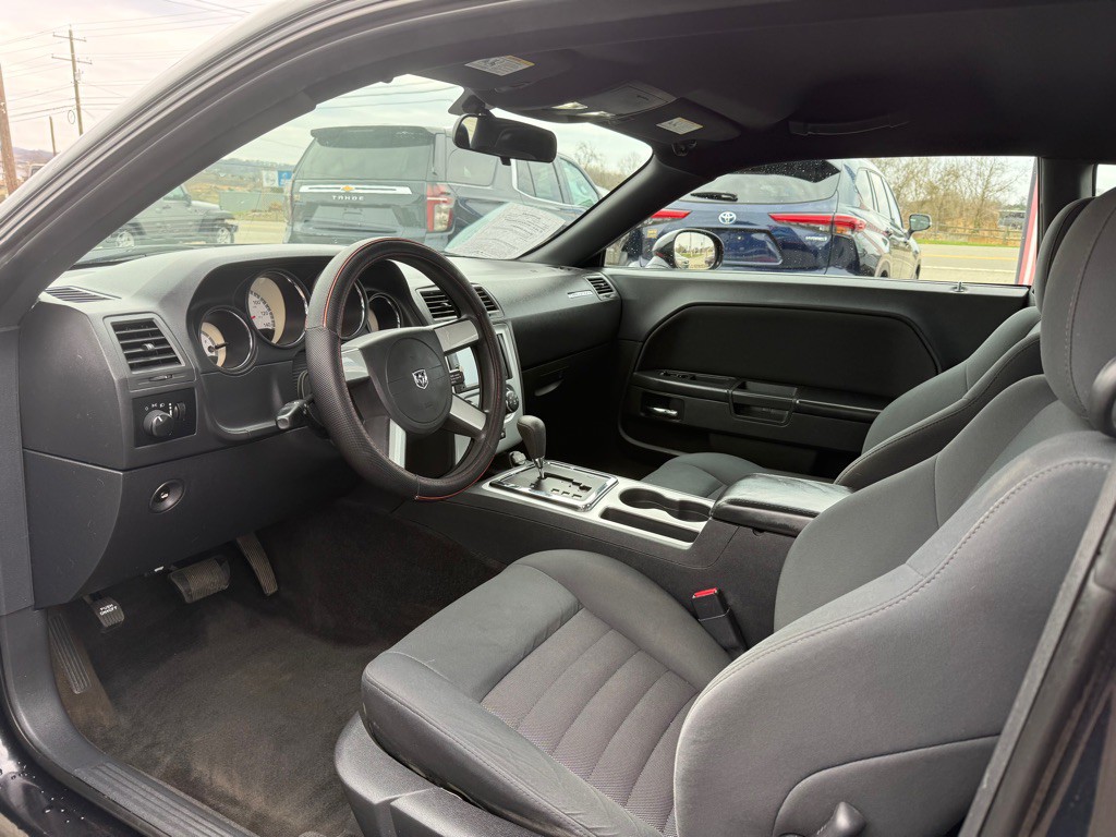 2010 Dodge Challenger Image 8