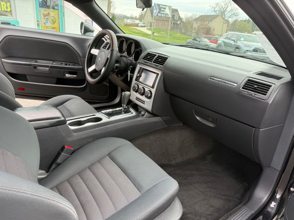 2010 Dodge Challenger Image 10