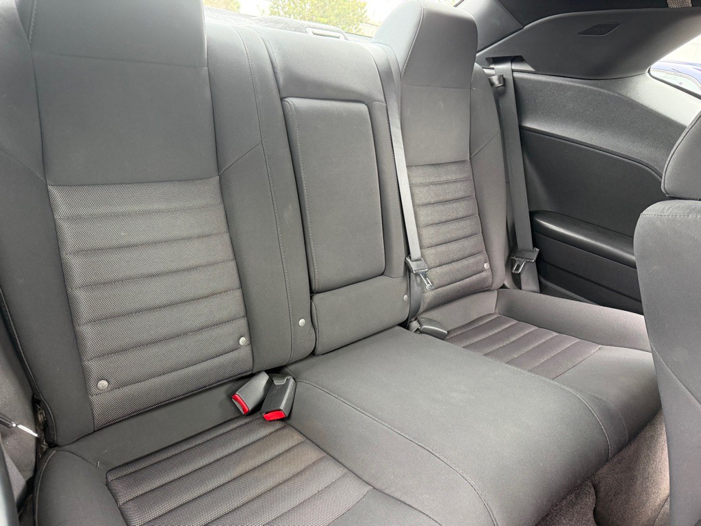 2010 Dodge Challenger Image 12
