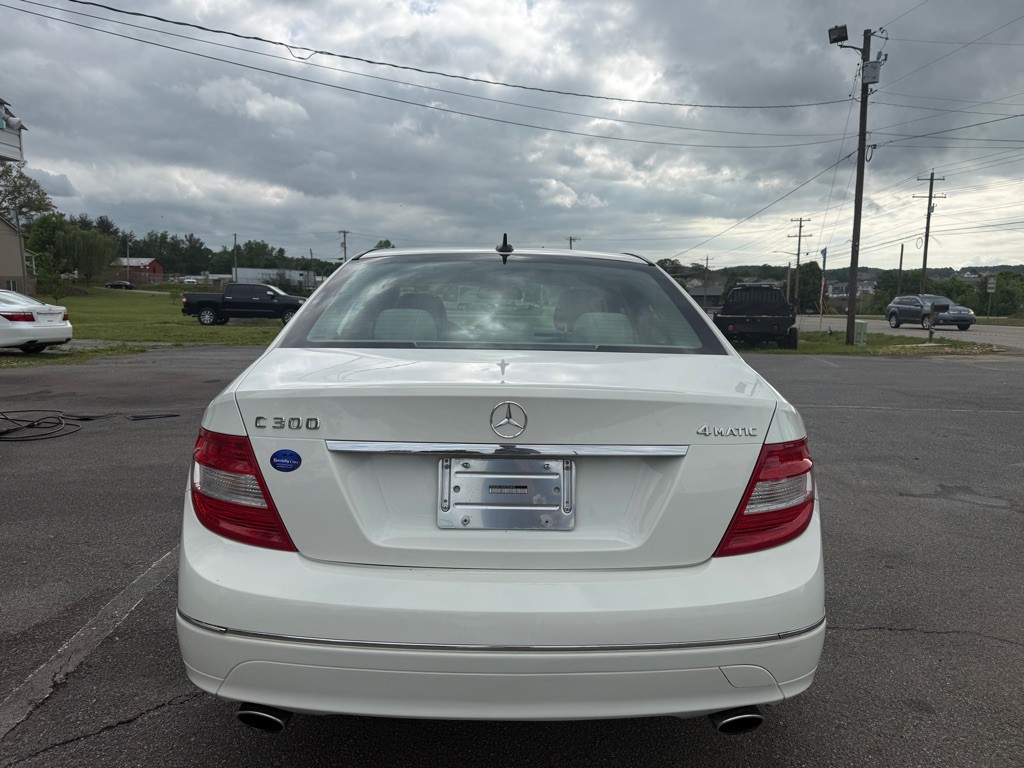 2009 Mercedes-Benz C-Class Image 3