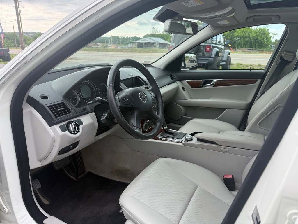 2009 Mercedes-Benz C-Class Image 8