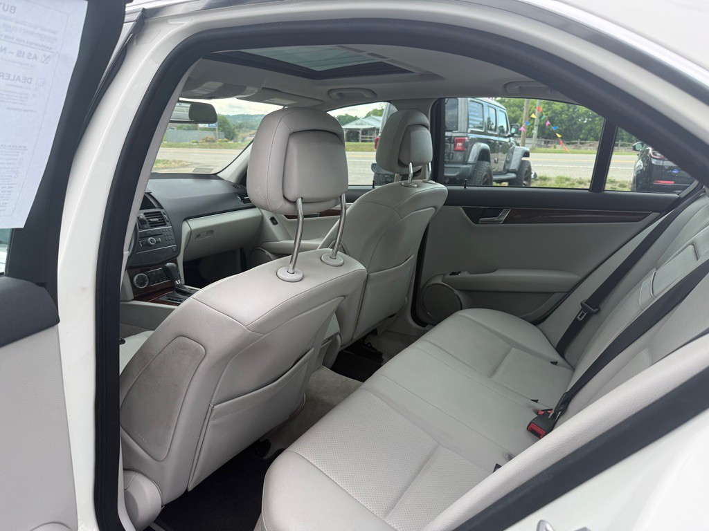 2009 Mercedes-Benz C-Class Image 9