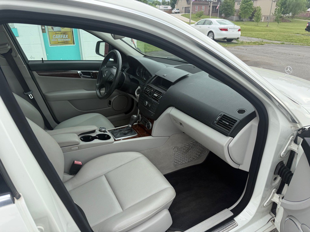 2009 Mercedes-Benz C-Class Image 12