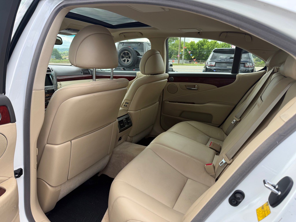 2007 Lexus LS Image 9