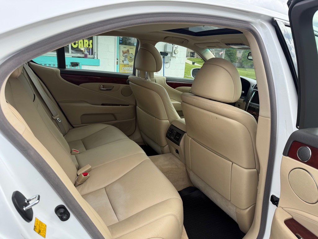 2007 Lexus LS Image 11