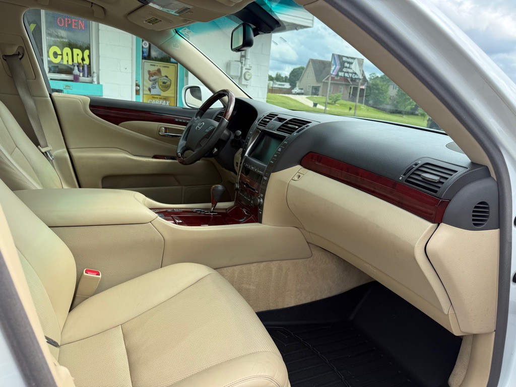 2007 Lexus LS Image 12