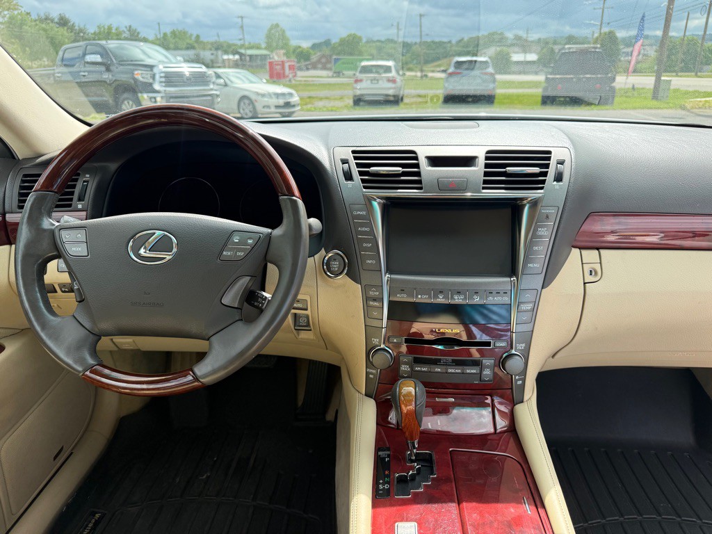 2007 Lexus LS Image 13