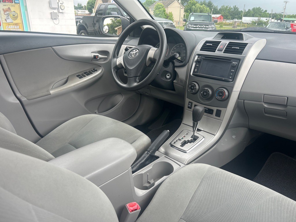 2013 Toyota Corolla Image 6