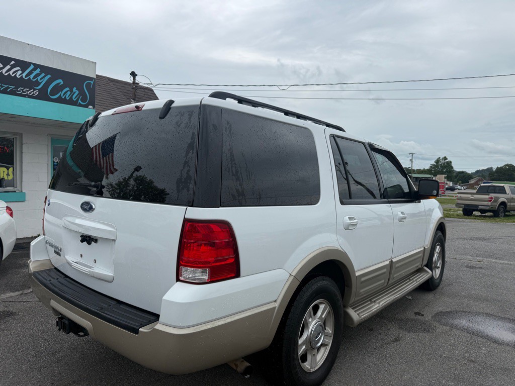 2006 Ford Expedition Image 2
