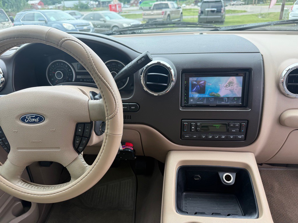 2006 Ford Expedition Image 16