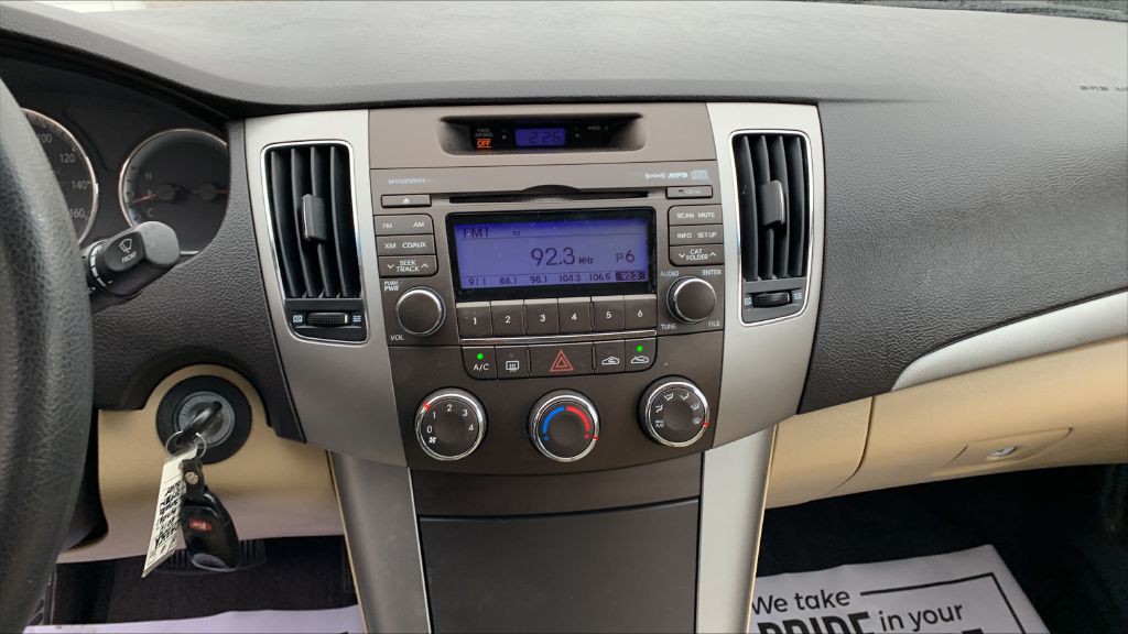 2010 Hyundai Sonata Image 17