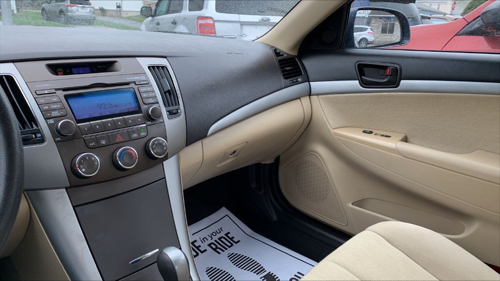 2010 Hyundai Sonata Image 24