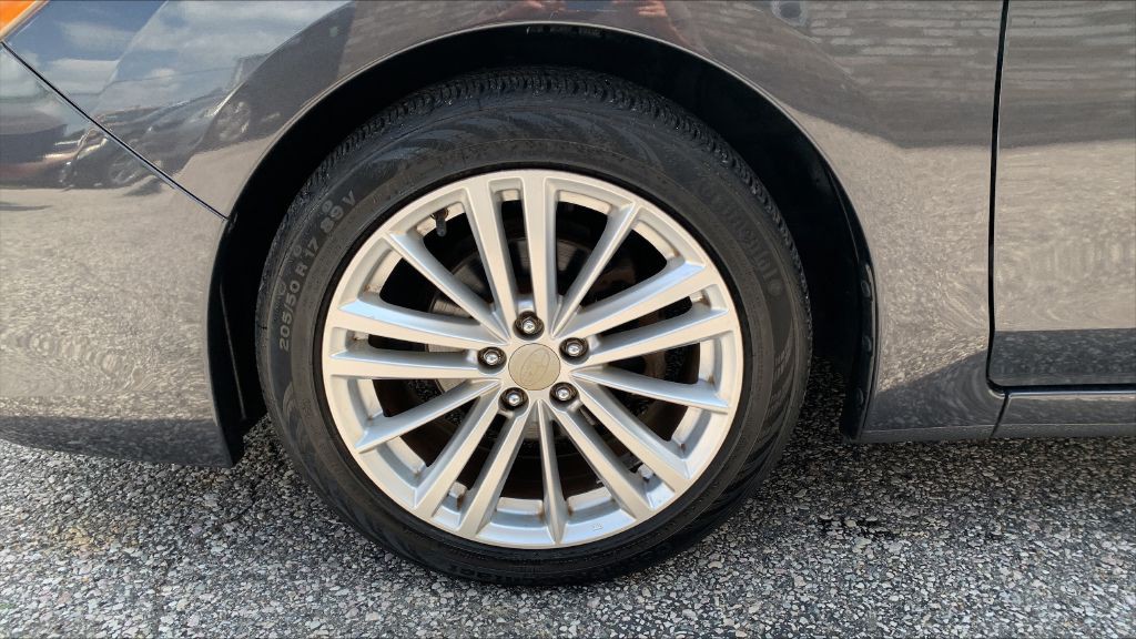 2014 Subaru Impreza Image 2