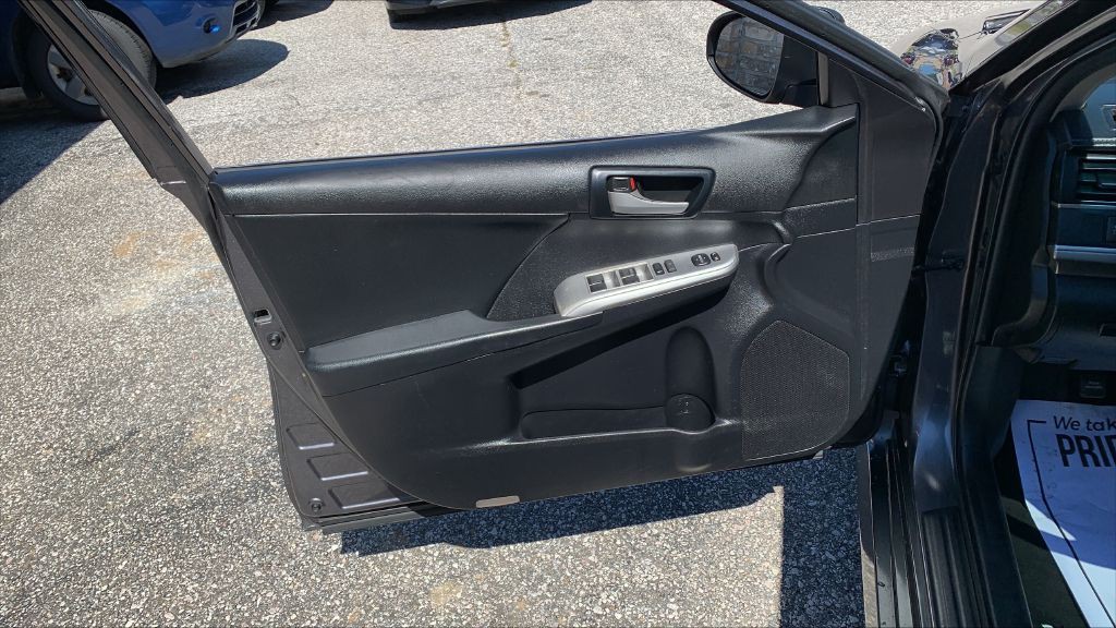 2014 Toyota Camry Image 12