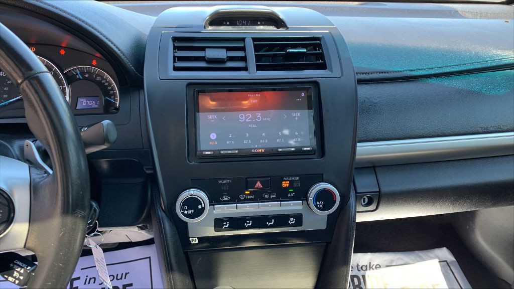 2014 Toyota Camry Image 20