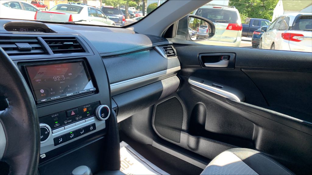 2014 Toyota Camry Image 29