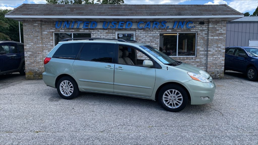 2009 Toyota Sienna Image 1