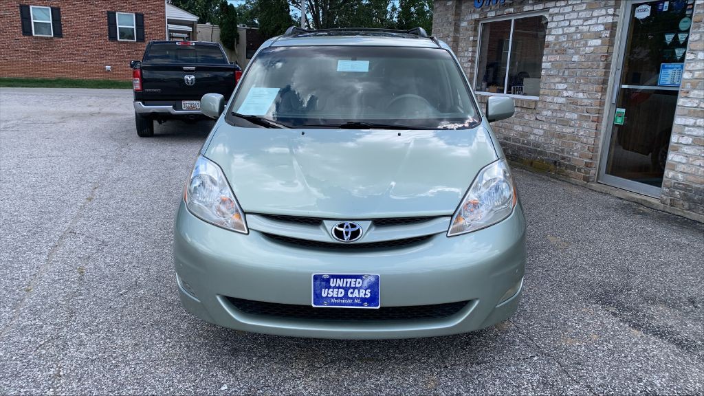 2009 Toyota Sienna Image 3
