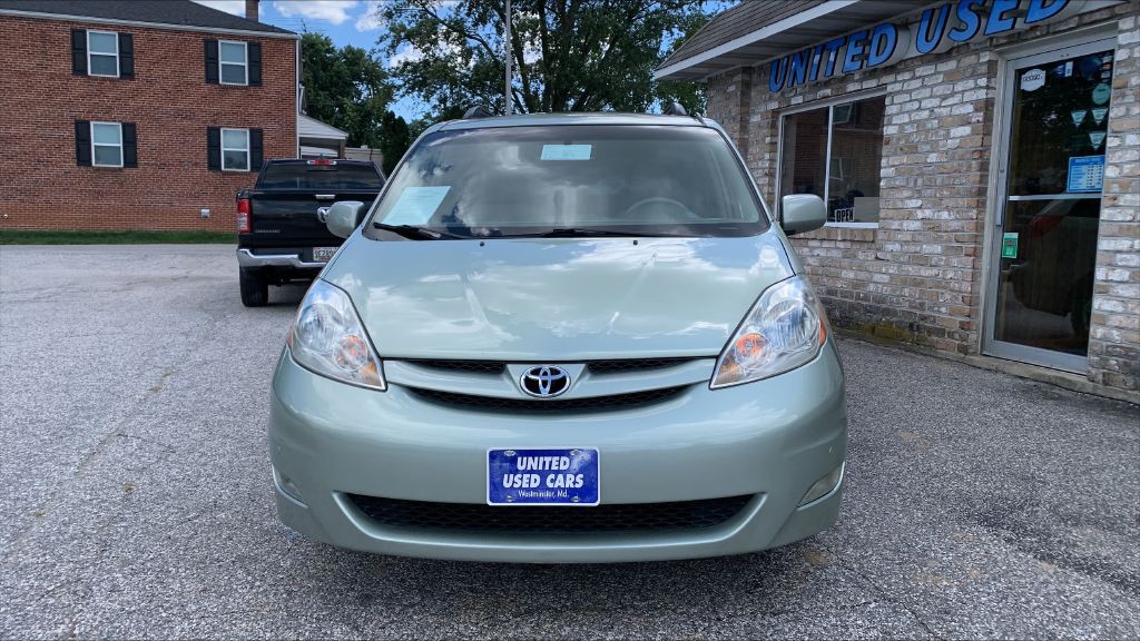 2009 Toyota Sienna Image 4