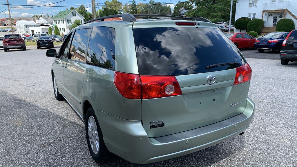 2009 Toyota Sienna Image 6