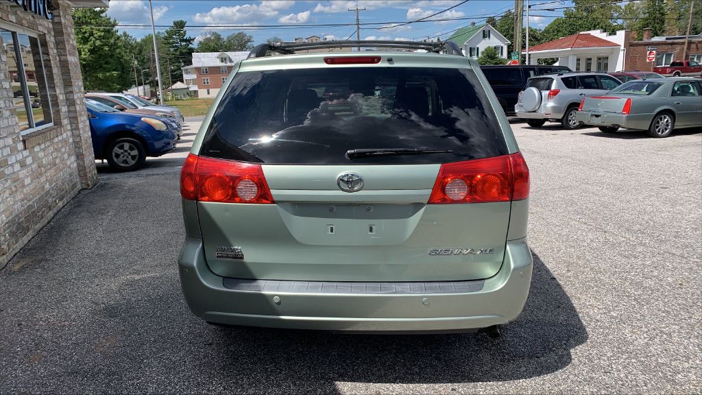 2009 Toyota Sienna Image 7