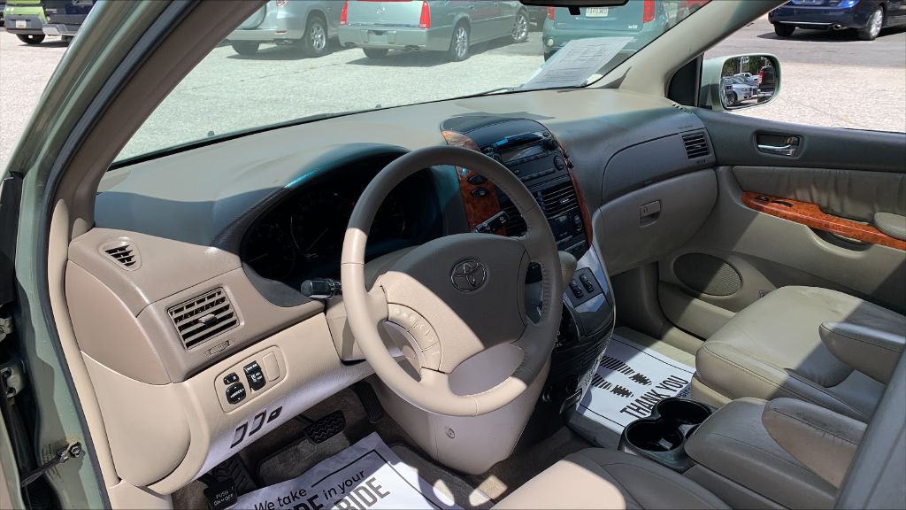 2009 Toyota Sienna Image 10