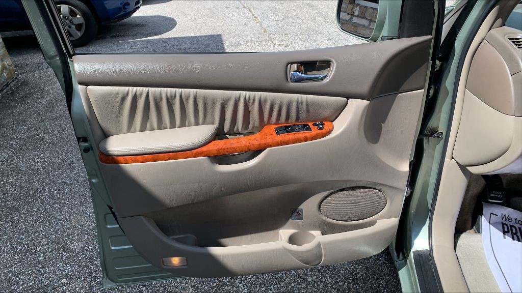 2009 Toyota Sienna Image 11