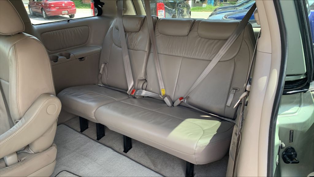 2009 Toyota Sienna Image 15