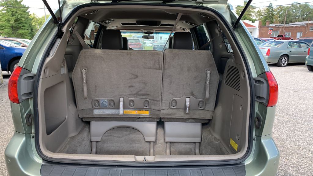 2009 Toyota Sienna Image 17