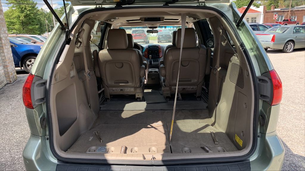 2009 Toyota Sienna Image 18