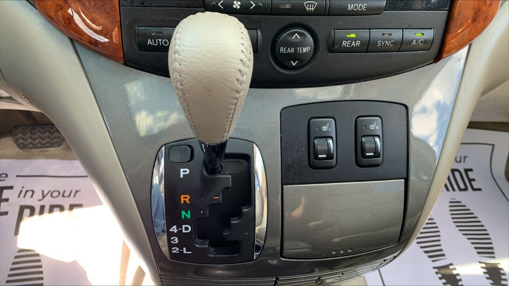 2009 Toyota Sienna Image 24