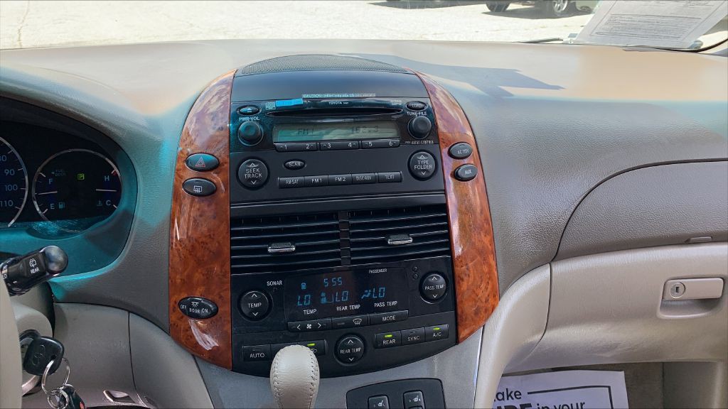 2009 Toyota Sienna Image 28