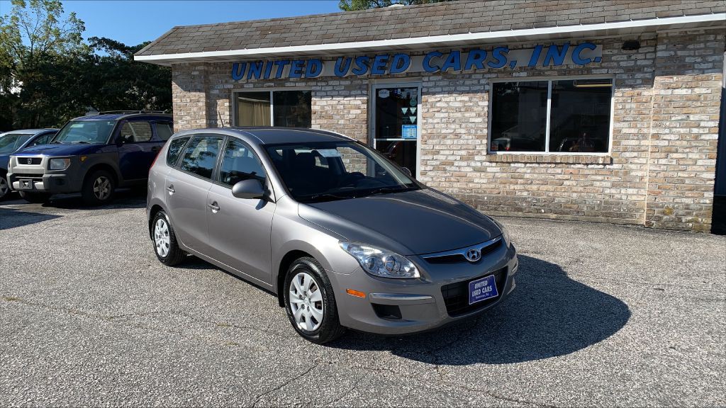 2011 Hyundai Elantra Image 2