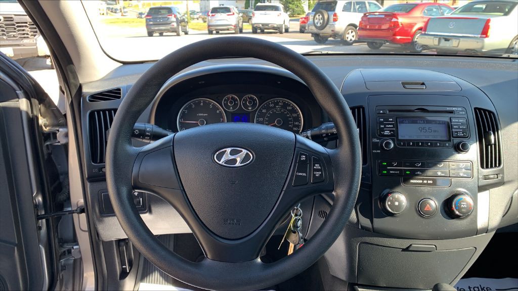 2011 Hyundai Elantra Image 19