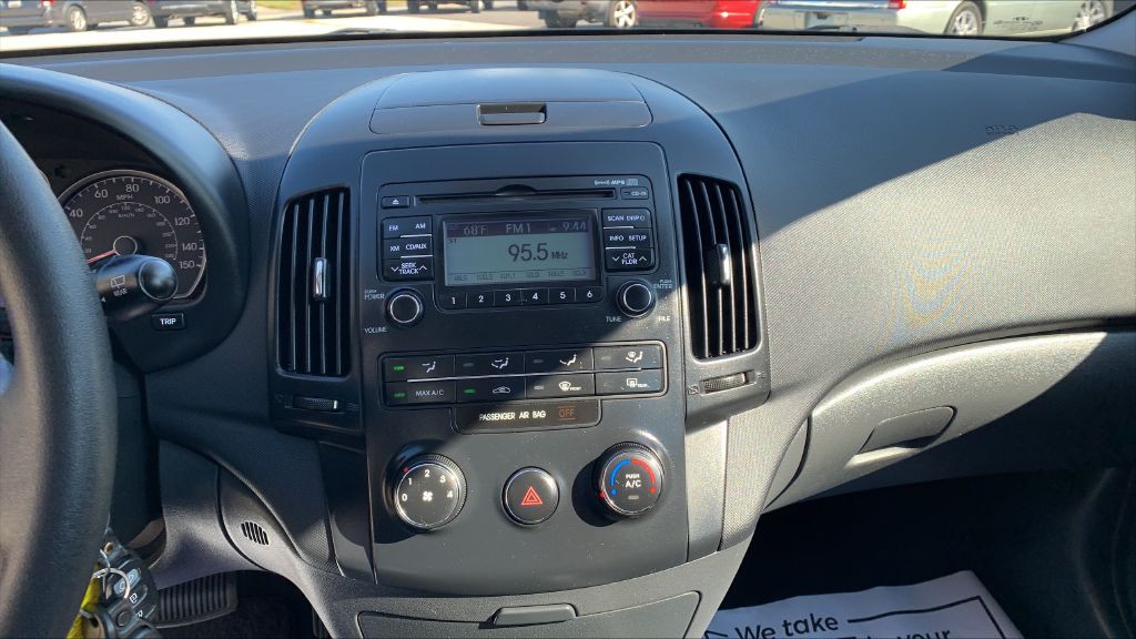 2011 Hyundai Elantra Image 22
