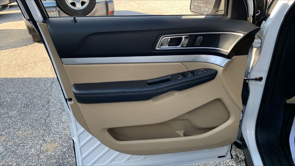 2017 Ford Explorer Image 13