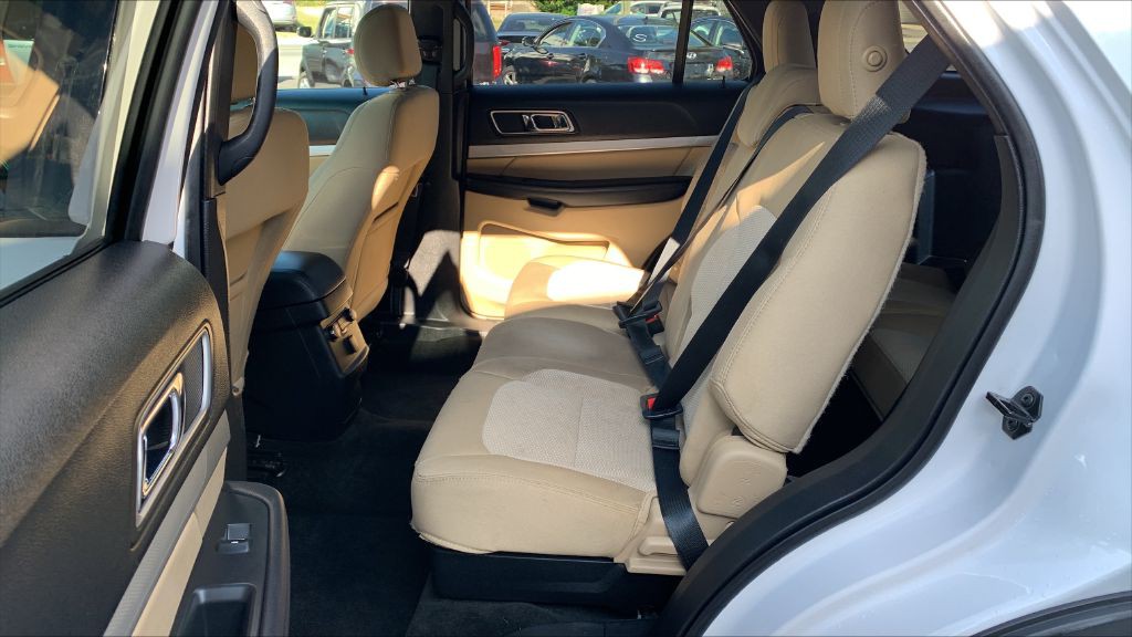2017 Ford Explorer Image 16