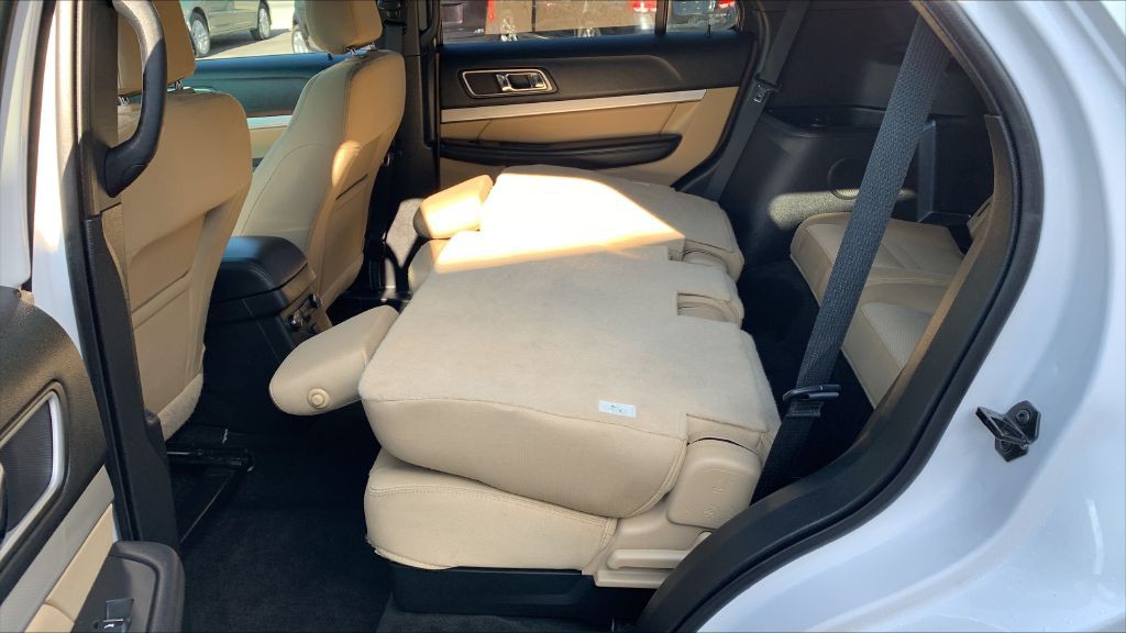 2017 Ford Explorer Image 17