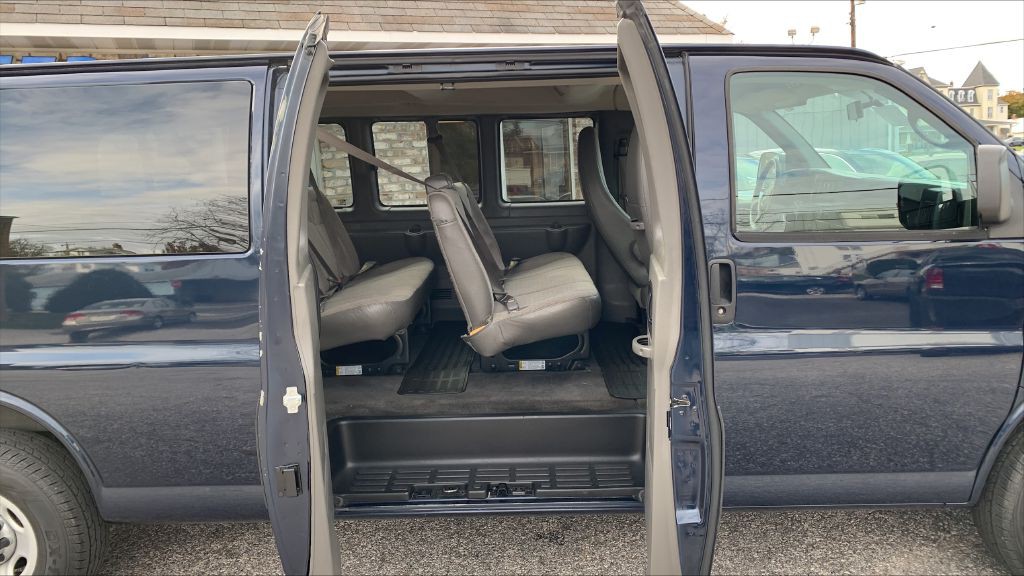 2014 Chevrolet Express Image 12