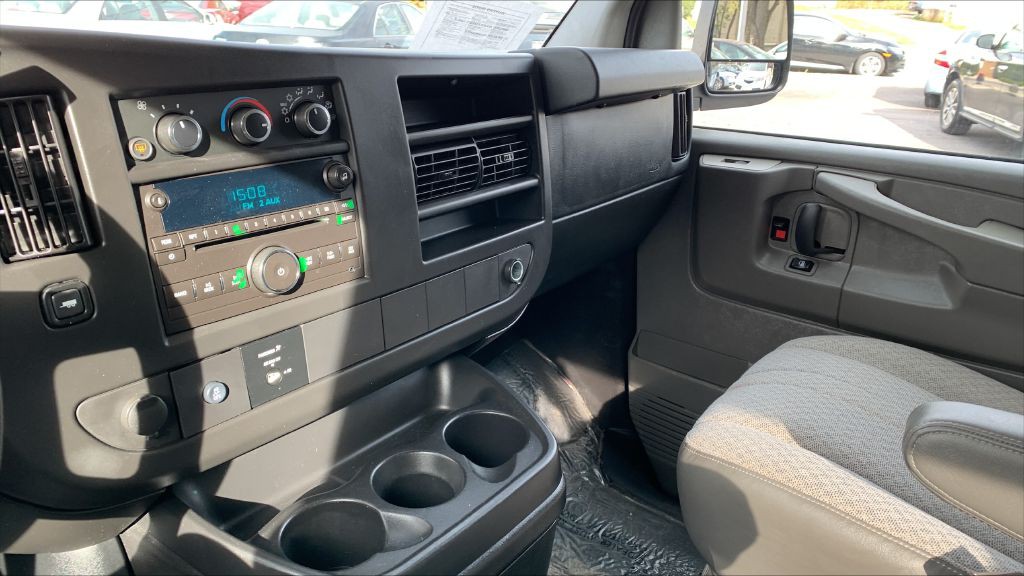 2014 Chevrolet Express Image 19