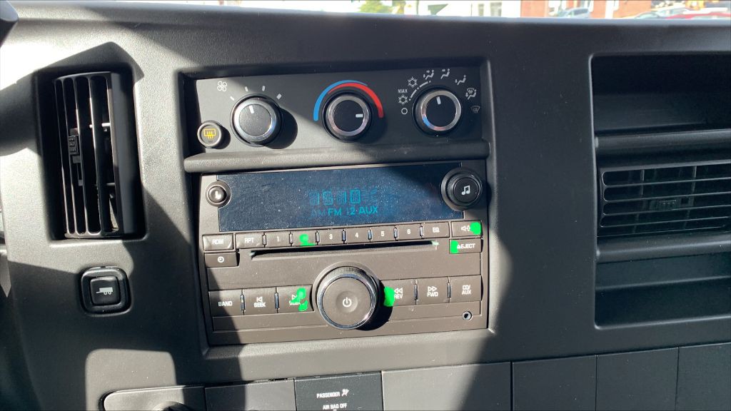 2014 Chevrolet Express Image 21