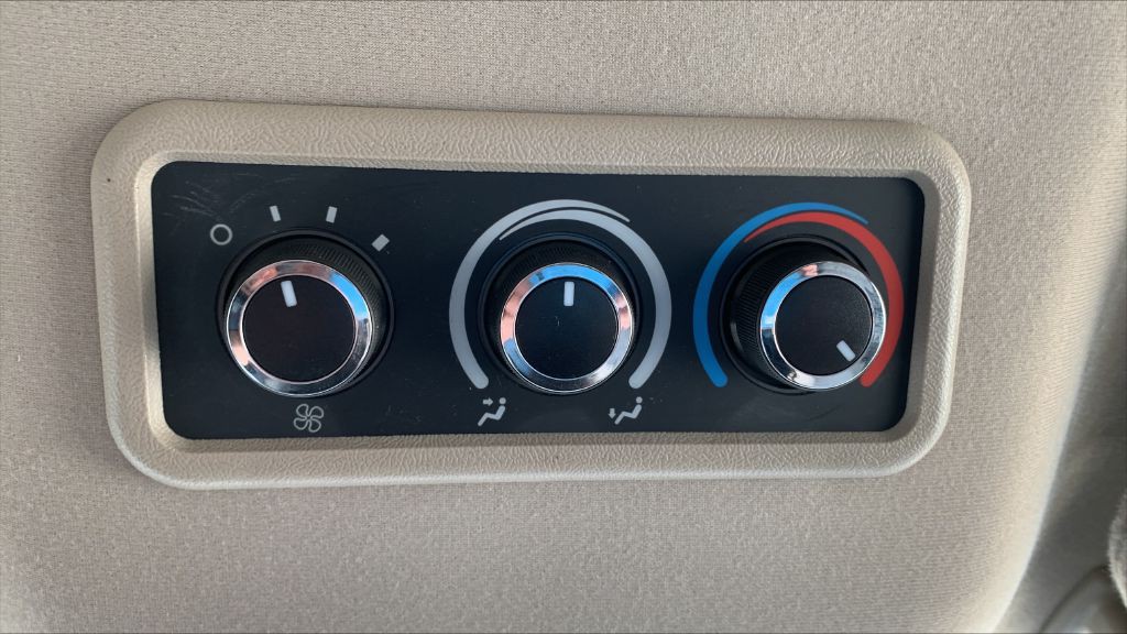 2014 Chevrolet Express Image 28