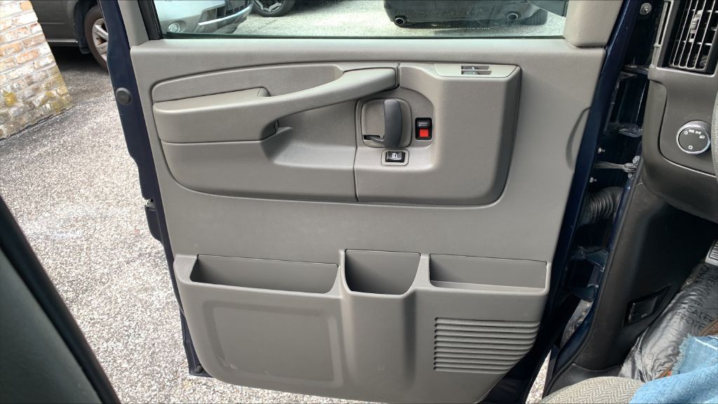 2014 Chevrolet Express Image 32