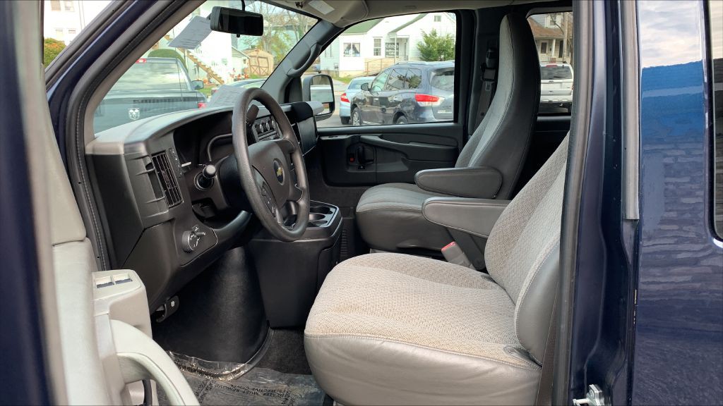 2014 Chevrolet Express Image 35